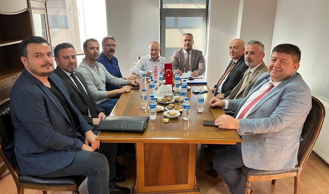 Karabük’te faaliyet gösteren Kayıkçı Demir Çelik’te, Özçelik-İş Sendikası ile işveren