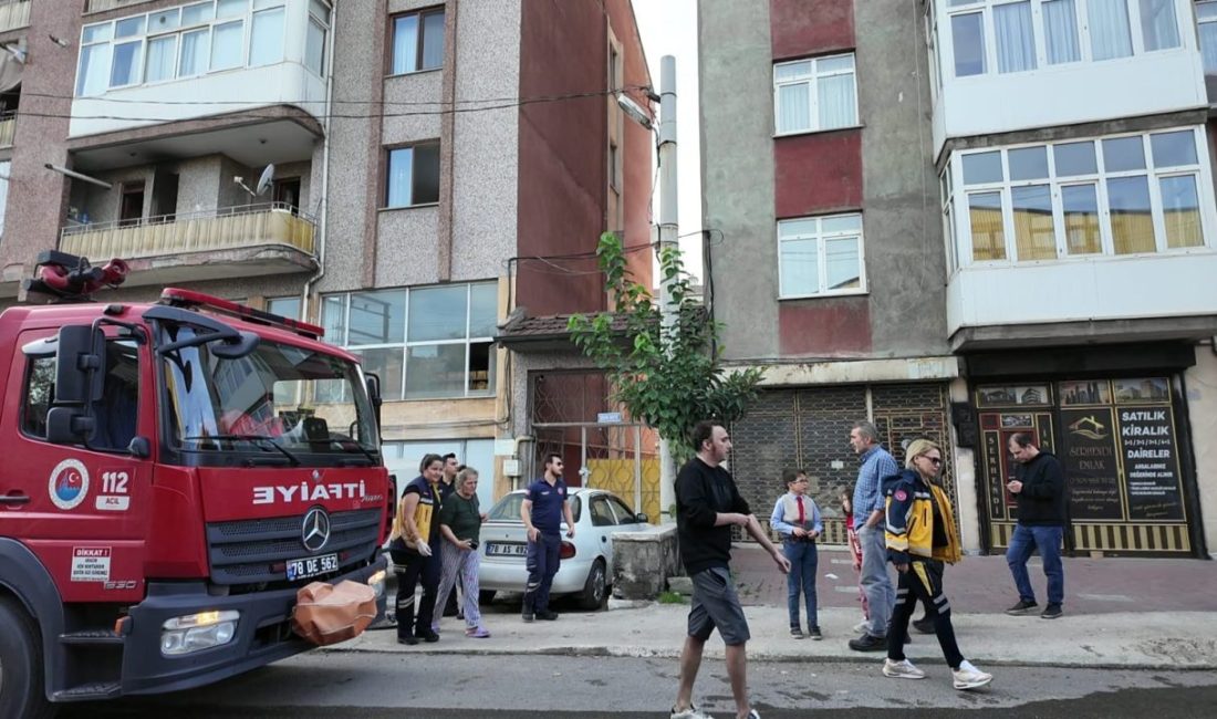 Karabük’te apartmanın ikinci katında çıkan yangın itfaiye ekiplerince söndürüldü. Bayır