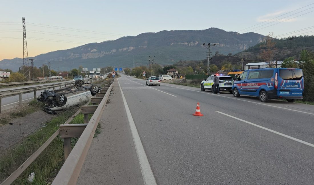 Karabük’te otomobilin devrilmesi sonucu yaralanan 2 kişi hastanede tedavi altına
