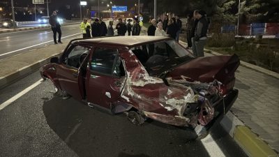 Karabük’te minibüsle çarpışması sonucu yaralanan otomobilin sürücüsü hastaneye kaldırıldı. Y.E.