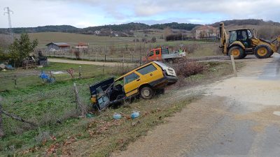 Karabük’ün Eflani ilçesinde, hafif ticari araç ile otomobilin çarpıştığı kazada