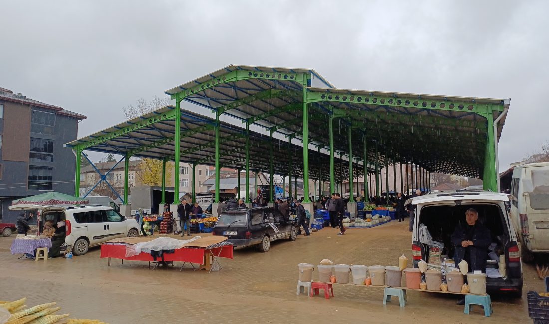 Karabük’ün Eflani ilçesinde kapalı pazar yeri hizmete açıldı. Mevcut pazar