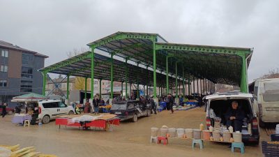 Karabük’ün Eflani ilçesinde kapalı pazar yeri hizmete açıldı. Mevcut pazar