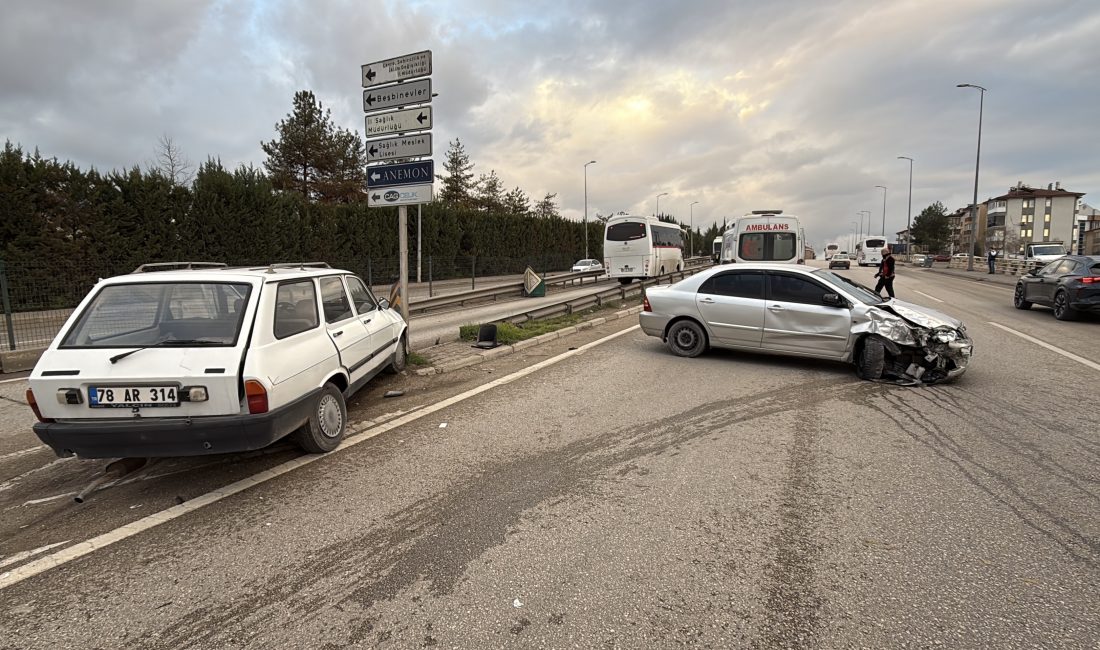 Karabük’te 2 otomobilin çarpıştığı kazada 1 kişi yaralandı. A.Ö. idaresindeki
