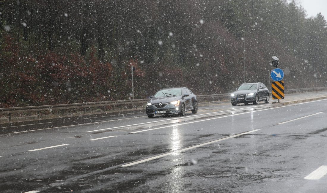 D-100 kara yolunun Bolu Dağı kesiminde kar yağışı başladı. Kara
