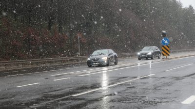 D-100 kara yolunun Bolu Dağı kesiminde kar yağışı başladı. Kara