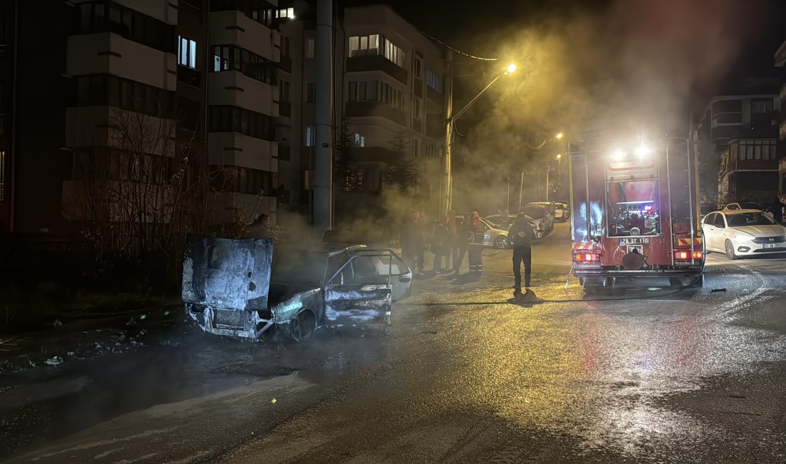 Karabük’ün Safranbolu ilçesinde park halindeki otomobilde çıkan yangın itfaiye ekiplerince