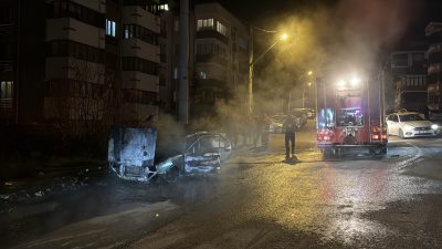 Karabük’ün Safranbolu ilçesinde park halindeki otomobilde çıkan yangın itfaiye ekiplerince