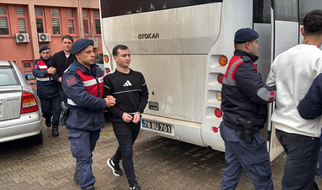 Karabük’ün Safranbolu ilçesinde bir kuyumcuya silahlı ve maskeli düzenlenen soyguna