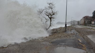 Kastamonu’nun Karadeniz’e sahili bulunan ilçeleri İnebolu ve Abana’da etkili olan