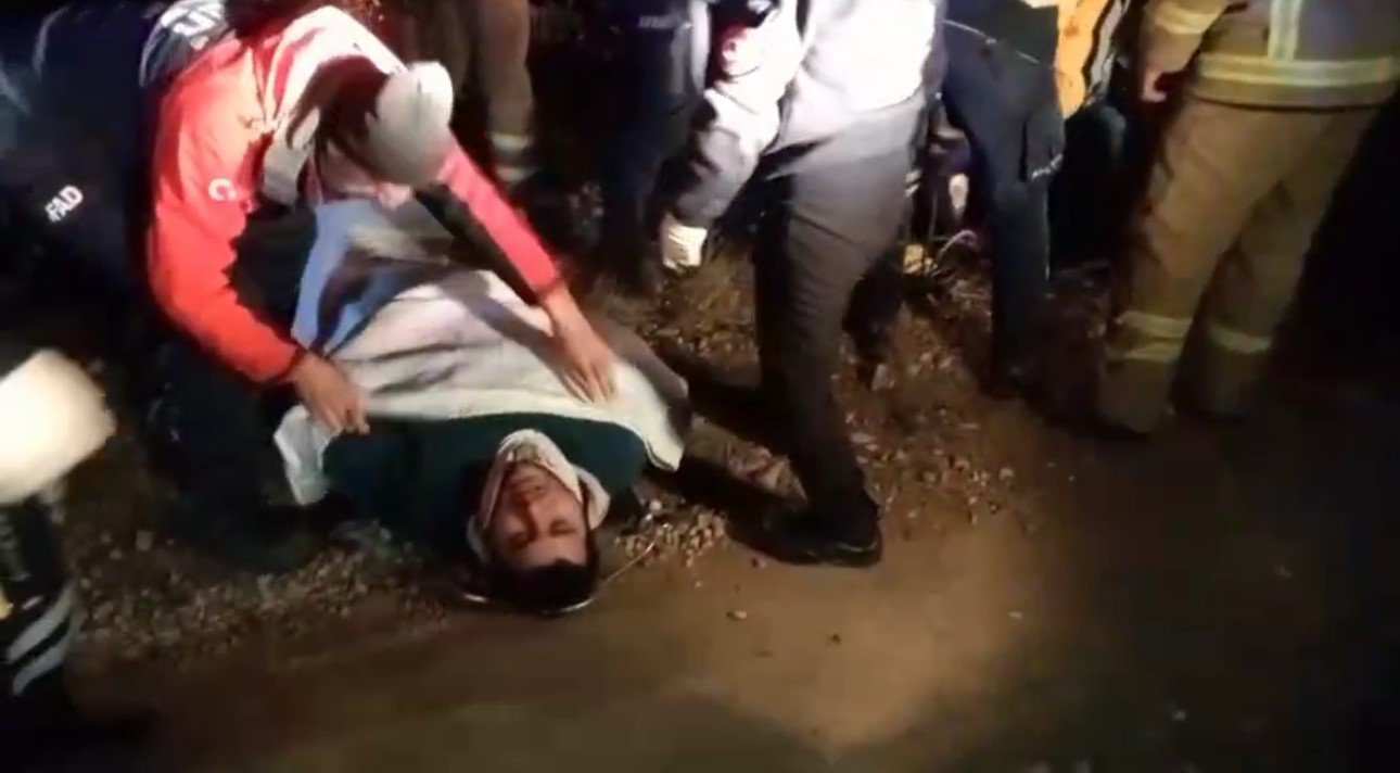 Karabük‘ün Safranbolu ilçesinde yaklaşık 30 metrelik uçuruma yuvarlanan motosikletli ekiplerin