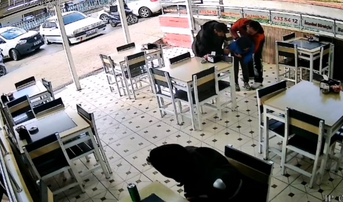 Karabük‘te bir börekçide çalışan kurye, boğazına cisim kaçan çocuğu Heimlich