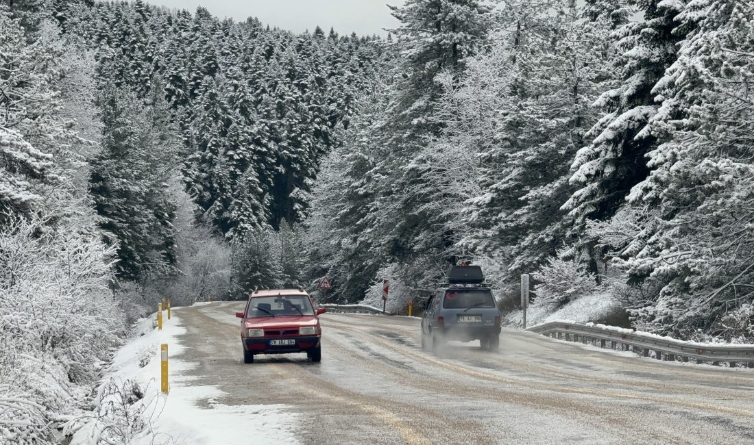 Karabük’ün yüksek kesimlerinde kar yağışı etkili olurken ekiplerin kar küreme