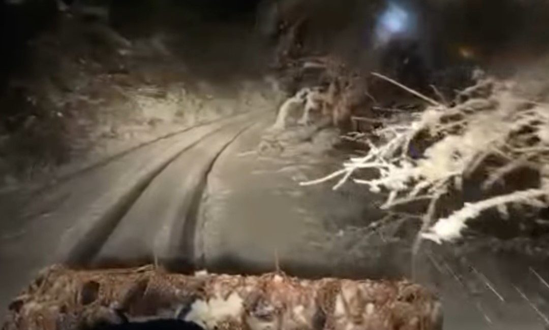 Karabük’te etkili olan kar yağışı nedeniyle 26 köy yolu ulaşıma