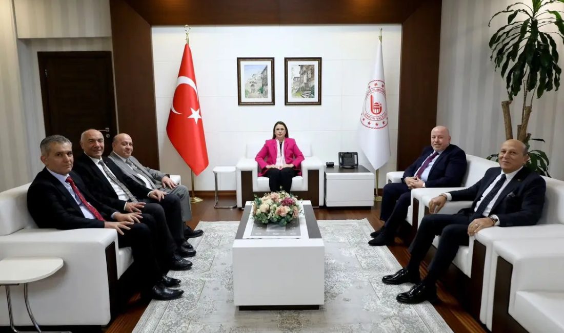 Avrupalı Türk Girişimciler Birliği (ATGB) Genel Başkanı Orhan Buyurman, beraberindeki