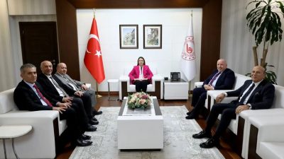 Avrupalı Türk Girişimciler Birliği (ATGB) Genel Başkanı Orhan Buyurman, beraberindeki