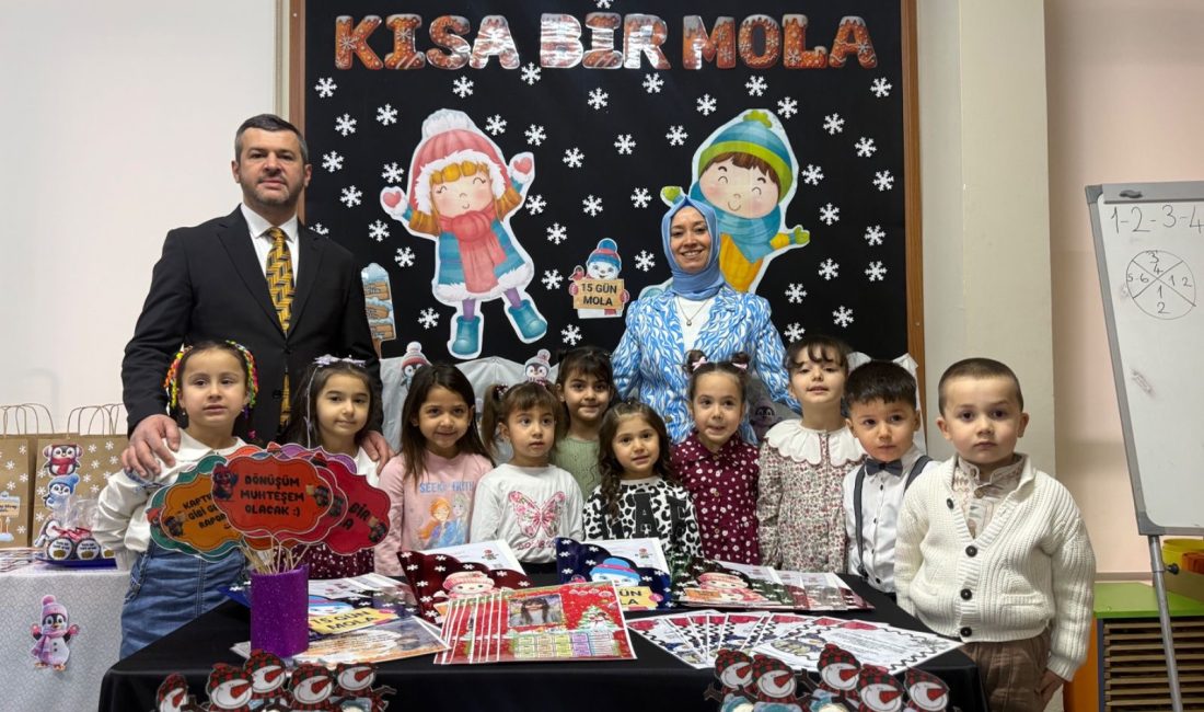 Karabük Belediyesi Atatürk Mahallesi KAMER’de, yarıyıl karnelerini alan Öğretmen Perihan