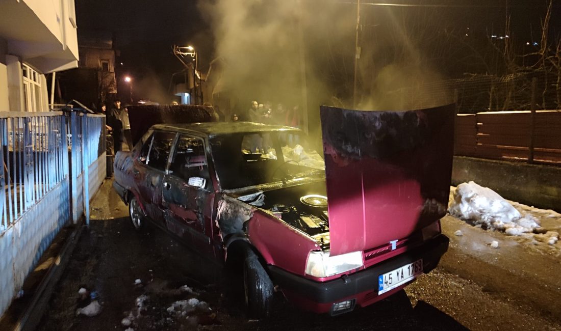 Karabük’ün Yenice ilçesinde park halindeki otomobilde çıkan yangın, itfaiye ekiplerince