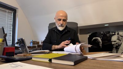 Zonguldak’ın Karadeniz Ereğli ilçesinde yaşayan avukat Mesut Avcı, gönüllü kök