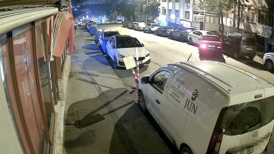 Karabük’te park halindeki 5 araca çarptıktan sonra otomobilini bırakıp kaçan