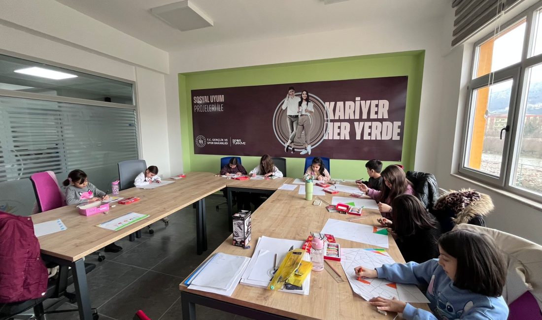 Yenice Gençlik Merkezi, yarıyıl tatiline girilmesiyle birlikte düzenlediği “Kış Kulübü”