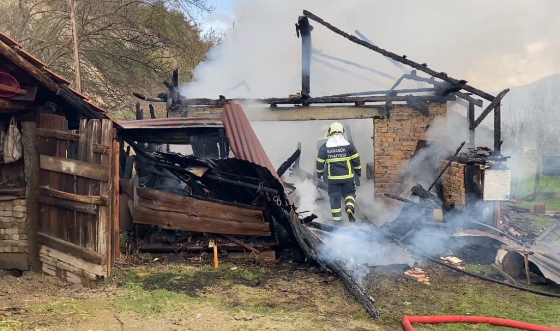 Karabük‘te çıkan yangında alevlere teslim olan müştemilat kullanılamaz hale gelirken,