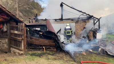 Karabük‘te çıkan yangında alevlere teslim olan müştemilat kullanılamaz hale gelirken,