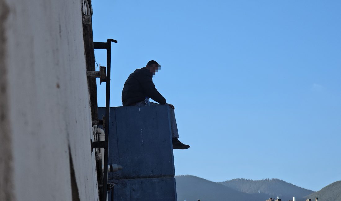 Karabük’ün en işlek noktalarından biri olan Kemal Güneş Caddesi’nde elindeki