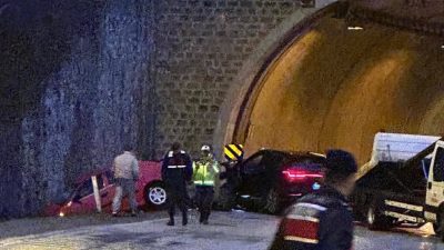 Karabük’te 19 Mart’ta iki otomobilin çarpışması sonucu meydana gelen trafik