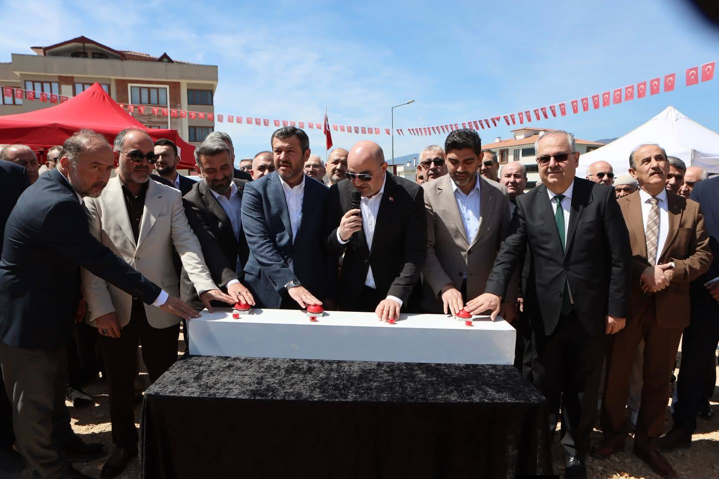 Safranbolu Barış Mahallesi Göztepe mevkiine yapılacak olan caminin temeli düzenlenen