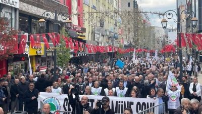 Tüm Emekliler Sendikası’nın “Sefalet Düzenine Son” sloganıyla düzenlediği bölge mitingi,