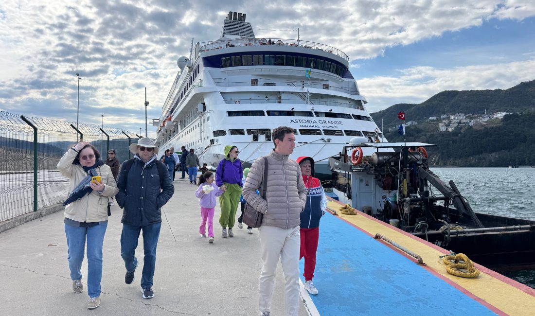 Rusya’nın Soçi kentinden hareket eden “Astoria Grande” adlı kruvaziyer, Amasra