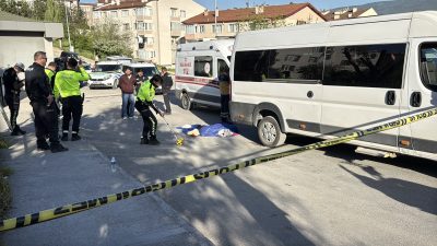 Karabük‘te annesiyle marketten çıktıktan sonra elinden kurtularak yola fırlayan 3