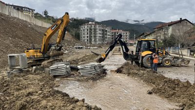 Karabük’te dün geceden beri etkili olan ve metrekareye düşen 20