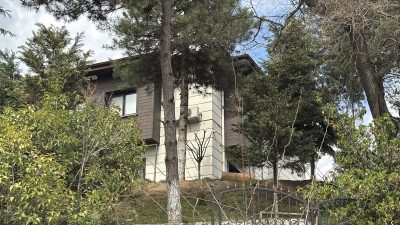 Karabük‘te inşaat çalışmaları sonrası yolda oluşan çatlakların zamanla genişleyerek derin