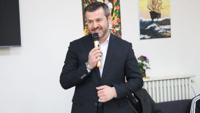 Karabük Belediye Başkanı Özkan Çetinkaya, Yücel Huzurevi’ni ziyaret ederek huzurevi