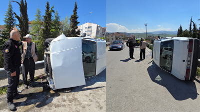 Karabük‘te köprü üzerinde kontrolden çıkan otomobilin bariyerlere çarparak yan devrilmesi