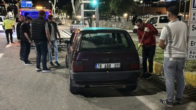 Karabük‘te iki otomobilin çarpışması sonucu 3 kişi yaralandı. K.S. idaresindeki