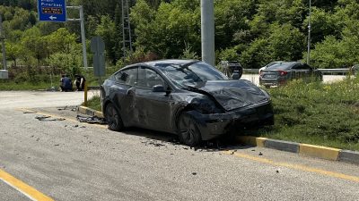 Karabük‘ün Safranbolu ilçesinde iki otomobilin çarpışması sonucu biri ağır 4