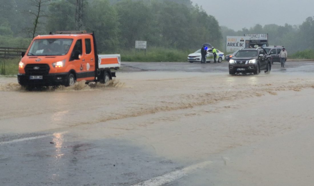 Bartın’da etkili olan yağışların ardından ırmak taştı, bazı bölgelerde kara