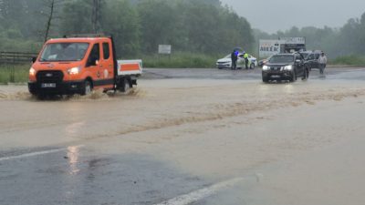 Bartın’da etkili olan yağışların ardından ırmak taştı, bazı bölgelerde kara