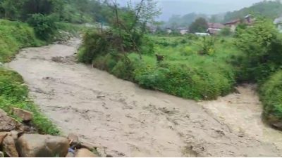 Karabük‘ün Yenice ilçesinde etkili olan sağanak yağış sonrası derelerde su