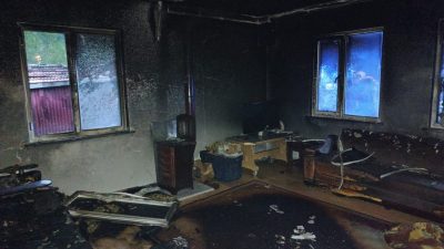Kastamonu‘nun Çatalzeytin ilçesinde sobayı yakmak için kullanılan benzin bidonu patladı.
