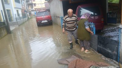 Karabük’ün Yenice ilçesine bağlı Bağbaşı köyü Dabazlar Mahallesi’nde kuvvetli yağışların