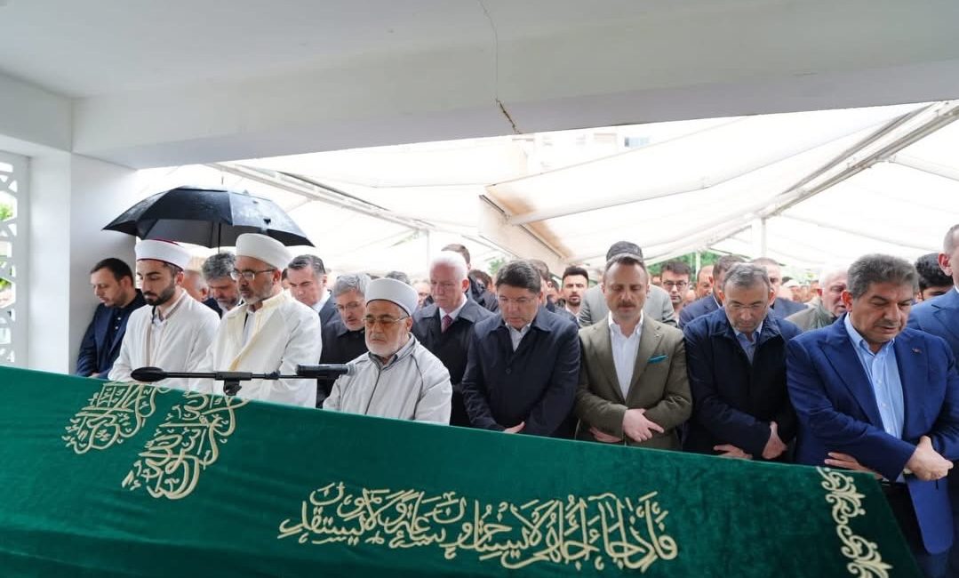 Kayınpederi Kemalettin Şahin Son Yolculuğuna Uğurlandı Önceki dönem Adalet Bakanı