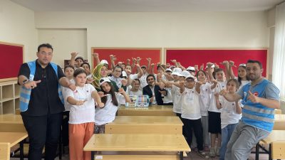 Türkiye Gençlik Vakfı (TÜGVA) tarafından düzenlenen "Yaz Okulu" programı, Karabük'te 700'den