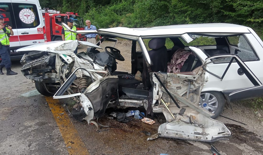 Karabük-Bartın kara yolunda tırın dorsesinin karşı şeride geçerek otomobile çarpması