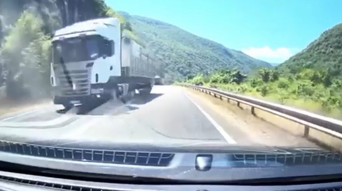 Karabük-Yenice kara yolunda hatalı sollama yaparak trafik güvenliğini tehlikeye düşüren