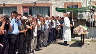 Karabük'ün Safranbolu ilçesinde, içinde bulundukları otomobilin tırla çarpışması sonucu hayatını