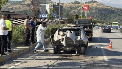 Karabük'te iş makinesinin de karıştığı üç araçlı zincirleme kazada 1'i